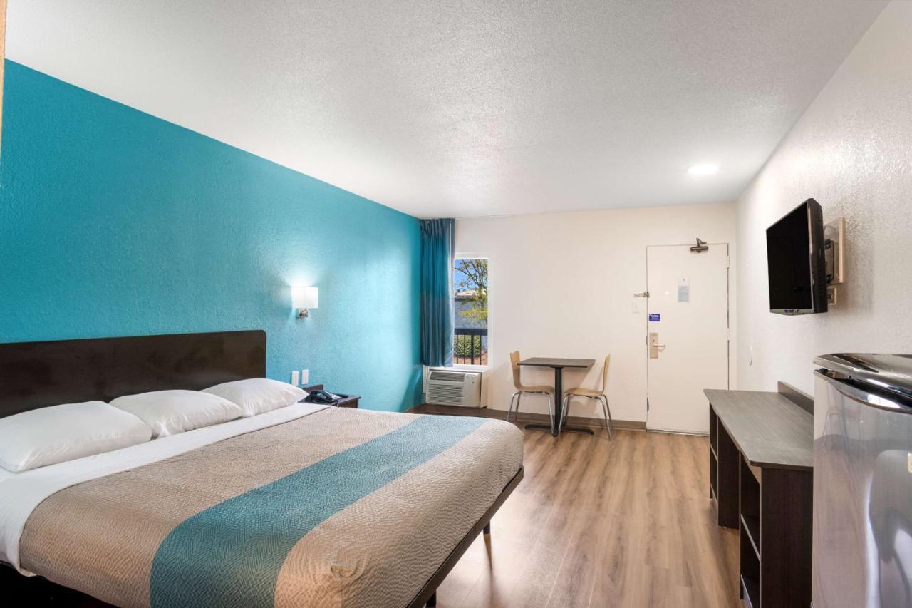 Motel 6-Lexington, Ky - Airport Zewnętrze zdjęcie